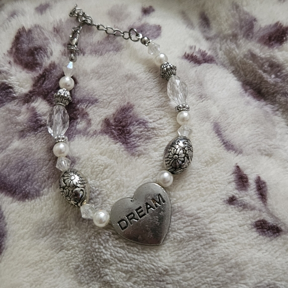 JLO hard case and bracelet - Picture 7 of 7